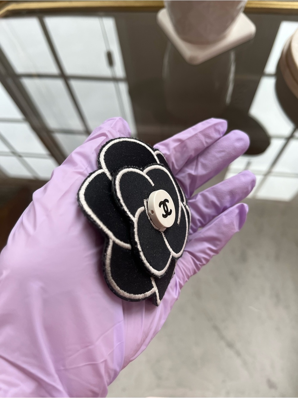 CHANEL 1995 Spring Black Camellia Flower Hair Accessory Barbie Collection - Picture 4 of 6